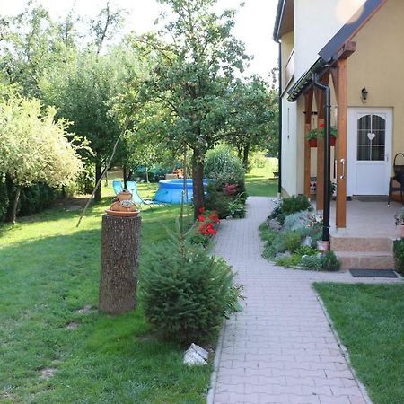Privat Cerenica Apartment Belusa Bagian luar foto
