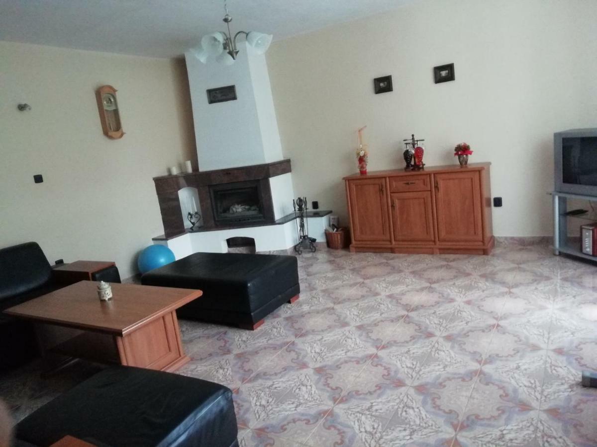 Privat Cerenica Apartment Belusa Bagian luar foto